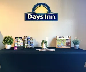 Photo 4 - Days Inn & Suites by Wyndham Traverse City