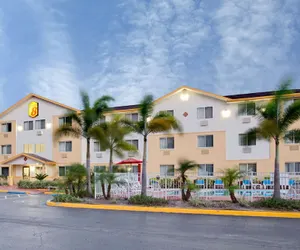 Photo 2 - Super 8 by Wyndham Clearwater/St. Petersburg Airport