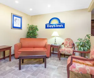 Photo 3 - Days Inn by Wyndham Maumee/Toledo