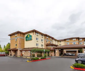 Photo 2 - La Quinta Inn & Suites by Wyndham Vancouver