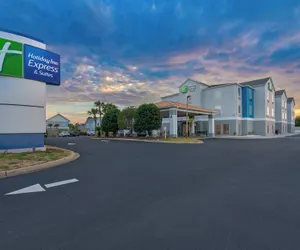 Photo 2 - Holiday Inn Express Destin E - Commons Mall area by IHG