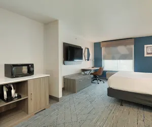 Photo 4 - Holiday Inn Express & Suites New Berlin by IHG