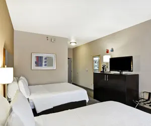 Photo 5 - Holiday Inn Express & Suites New Berlin by IHG