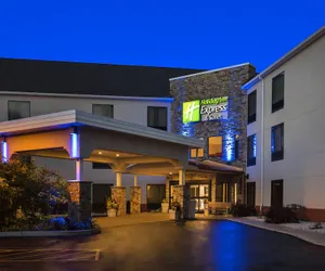 Photo 2 - Holiday Inn Express Hotel & Suites Great Barrington by IHG
