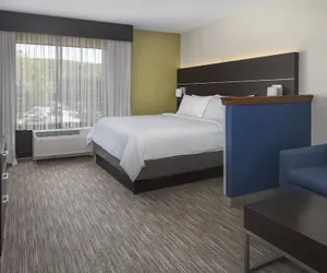 Photo 2 - Holiday Inn Express Hotel & Suites Great Barrington by IHG