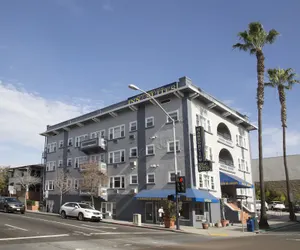 Photo 2 - Harborview Inn & Suites San Diego Harbor