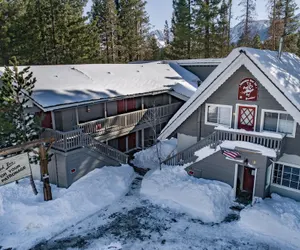 Photo 2 - Cinnamon Bear Inn