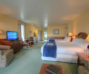 Photo 5 - Spruce Point Inn