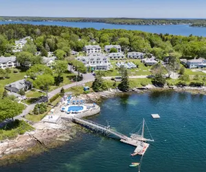 Photo 2 - Spruce Point Inn