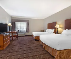 Photo 5 - Best Western Club House Inn & Suites