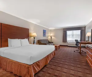 Photo 4 - Best Western Club House Inn & Suites