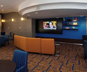 Photo 4 - Courtyard by Marriott Los Angeles Burbank Airport
