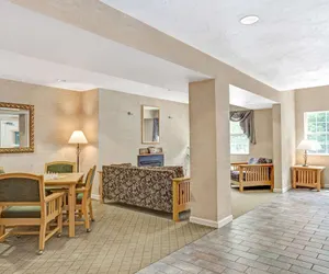 Photo 2 - Days Inn by Wyndham Sturbridge