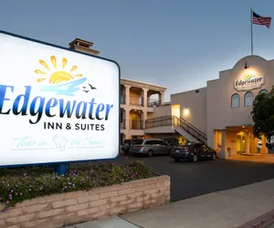 Photo 2 - Edgewater Inn And Suites