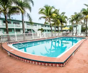 Photo 2 - Econo Lodge Cocoa Beach - near the Port