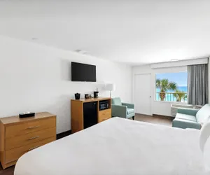 Photo 4 - Chateau Beachfront Hotel, A By The Sea Resort