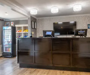 Photo 4 - Port Inn and Suites Portsmouth, an Ascend Collection Hotel