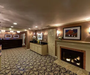 Photo 4 - Port Inn and Suites Portsmouth, an Ascend Collection Hotel