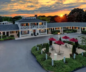 Photo 2 - Port Inn and Suites Portsmouth, an Ascend Collection Hotel