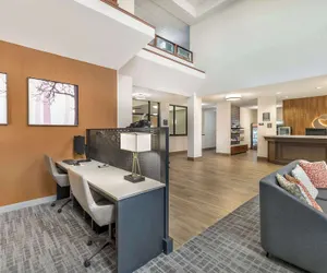 Photo 3 - Comfort Suites Redmond Airport