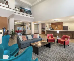 Photo 2 - Comfort Suites Redmond Airport