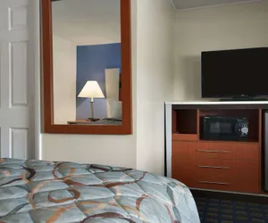 Photo 5 - Days Inn by Wyndham West Yarmouth/Hyannis Cape Cod Area