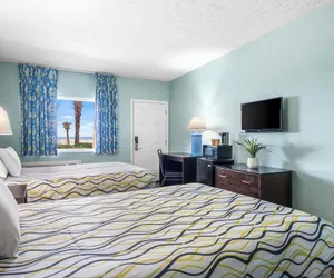 Photo 5 - Boardwalk Beach Hotel