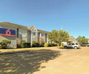 Photo 2 - Motel 6 McAlester, OK - South