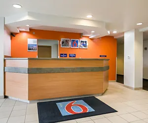 Photo 4 - Motel 6 Sycamore, IL