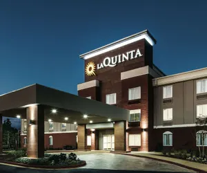 Photo 2 - La Quinta Inn & Suites by Wyndham Milledgeville