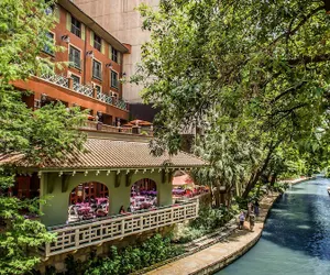 Photo 2 - Hotel Valencia Riverwalk