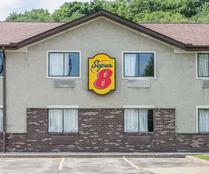 Photo 2 - Super 8 by Wyndham Delmont