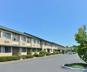 Photo 2 - Americas Best Value Inn New Paltz