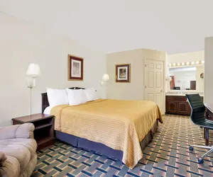 Photo 5 - Days Inn by Wyndham Spartanburg