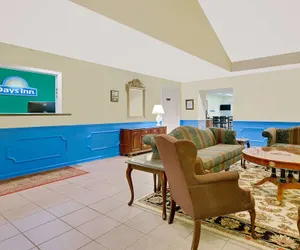 Photo 2 - Days Inn by Wyndham Spartanburg
