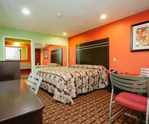Photo 5 - Regency Inn Channelview