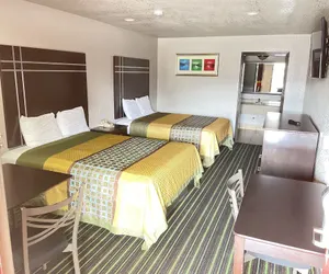 Photo 2 - Regency Inn Channelview