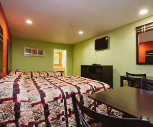 Photo 4 - Regency Inn Channelview