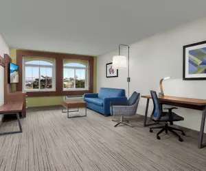 Photo 4 - Holiday Inn Express Hotel & Suites Marina - State Beach Area by IHG