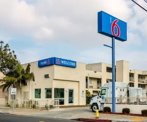 Photo 2 - Bell Gardens, CA - Los Angeles