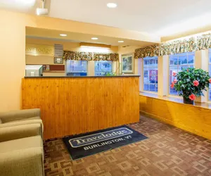 Photo 2 - Travelodge by Wyndham South Burlington