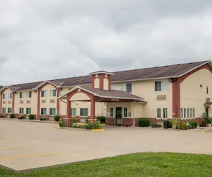 Photo 2 - Super 8 by Wyndham Mt. Carmel IL