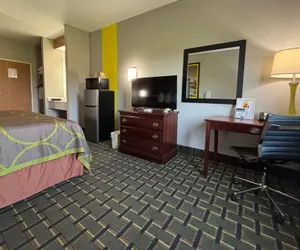 Photo 4 - Super 8 by Wyndham Mt. Carmel IL