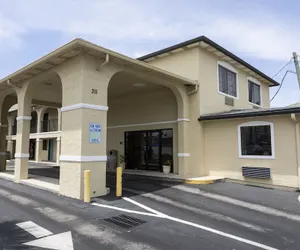 Photo 2 - Ocean Breeze Inn