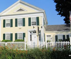 Photo 2 - Strong House Inn