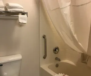 Photo 4 - Days Inn & Suites by Wyndham Gresham