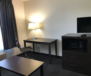 Photo 5 - Days Inn & Suites by Wyndham Gresham