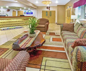 Photo 3 - Days Inn & Suites by Wyndham Gresham