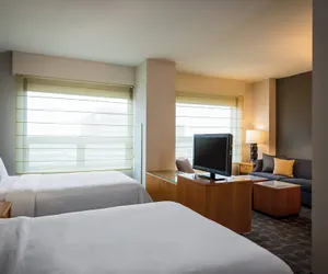 Photo 5 - Renaissance Chicago O'Hare Suites Hotel