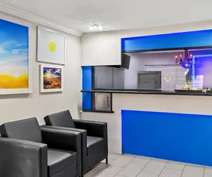 Photo 3 - Days Inn by Wyndham Houston East